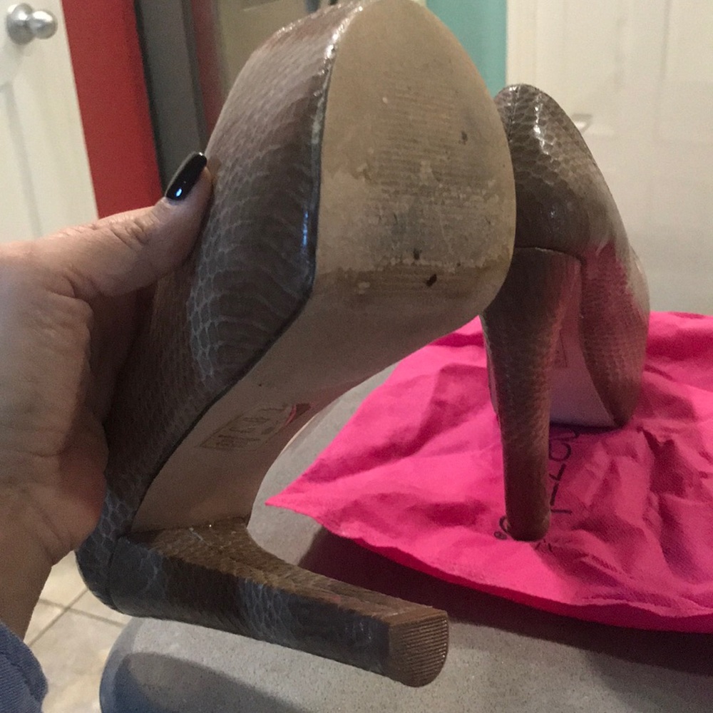 Heels - Picture 4 of 4